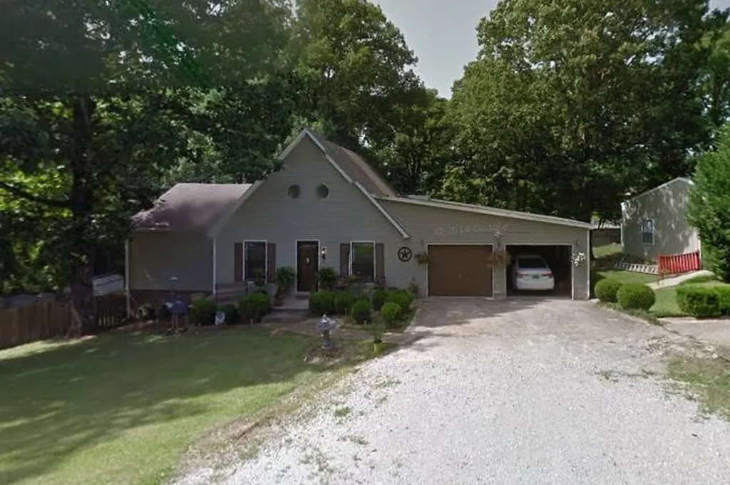 475 Thomas Road Tuscumbia AL 35674