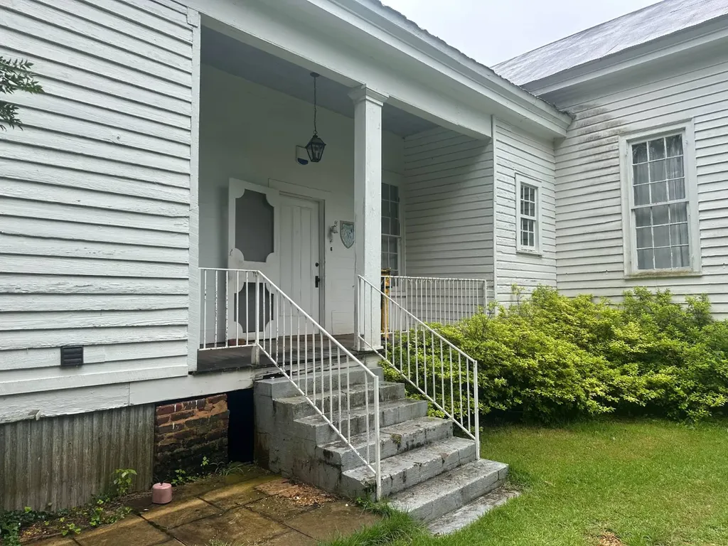 324 Centenary Street Valley Grande AL 36701