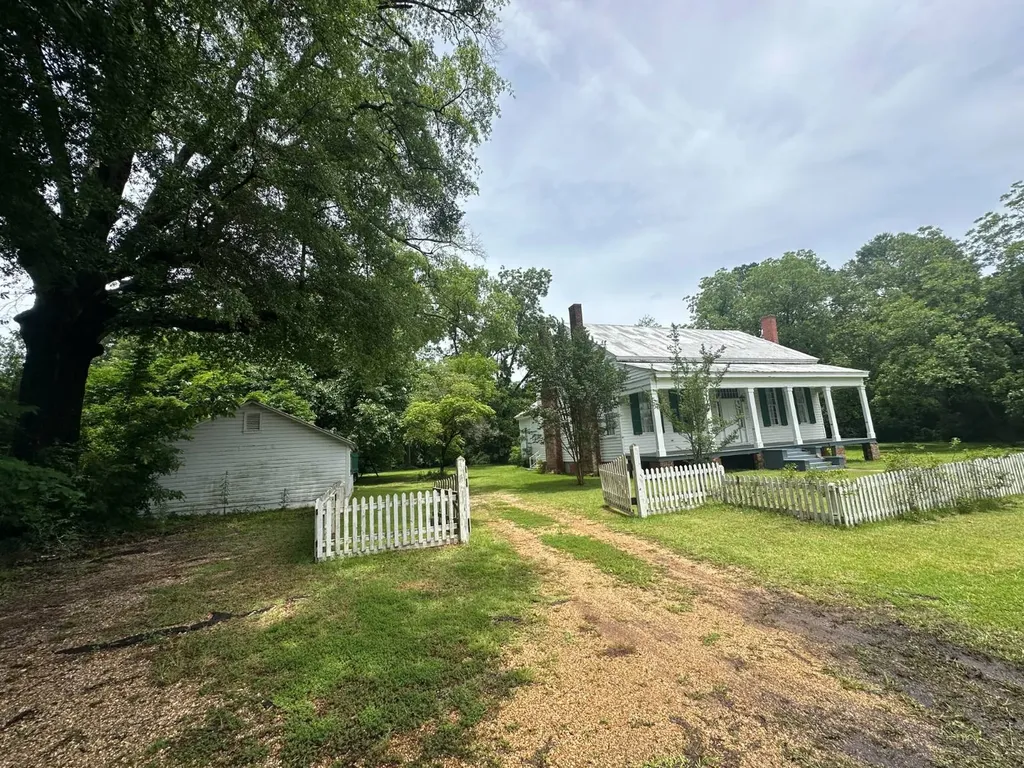 324 Centenary Street Valley Grande AL 36701