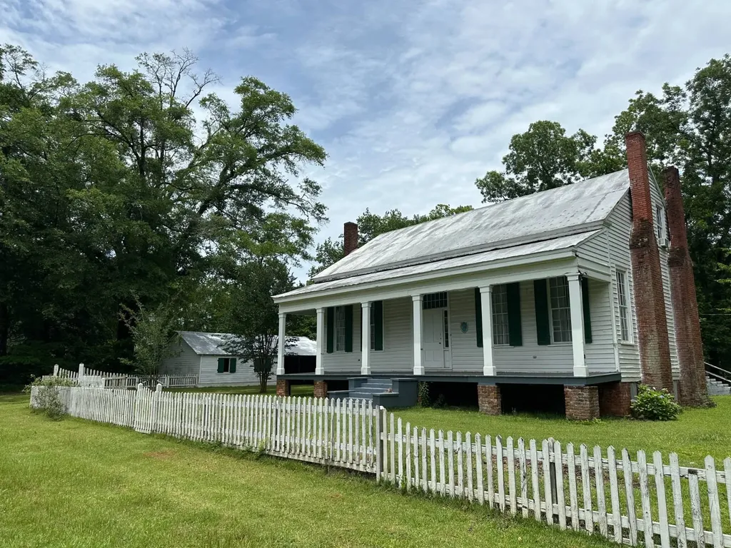 324 Centenary Street Valley Grande AL 36701