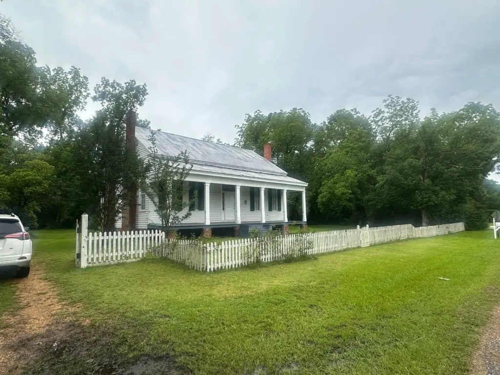 324 Centenary Street Valley Grande AL 36701