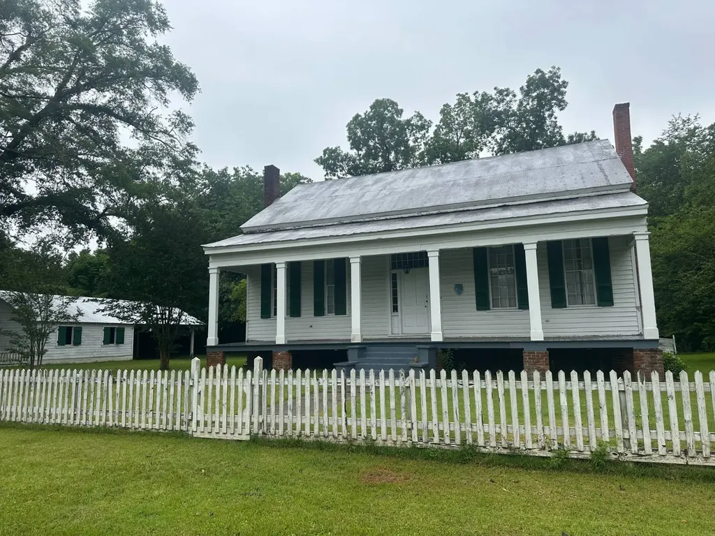 324 Centenary Street Valley Grande AL 36701