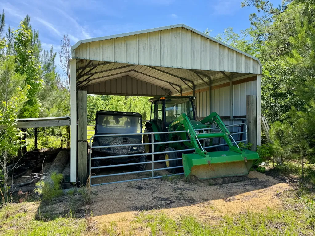 000 Private Road Berry Road Valley Grande AL 36701