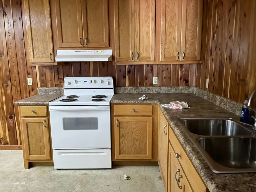 160 N. Jackson Street Grove Hill AL 36451