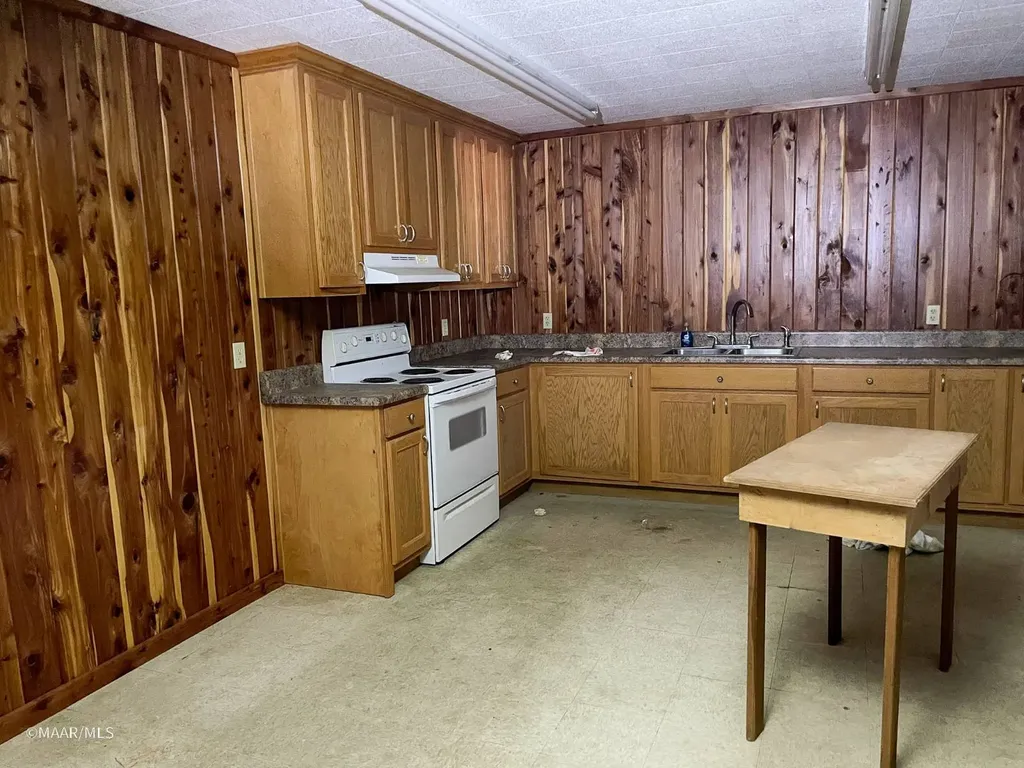 160 N. Jackson Street Grove Hill AL 36451
