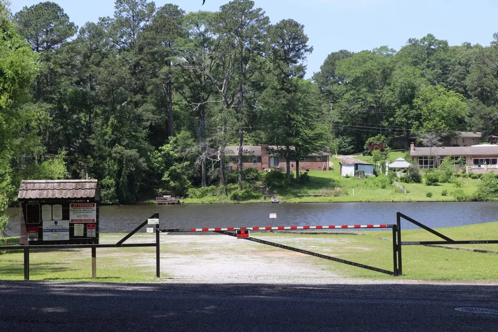 5005 Northwood Lake Drive East Northport AL 35473