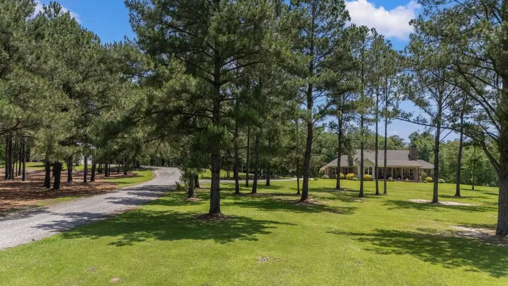 6103 County Road 37 South Hope Hull AL 36043