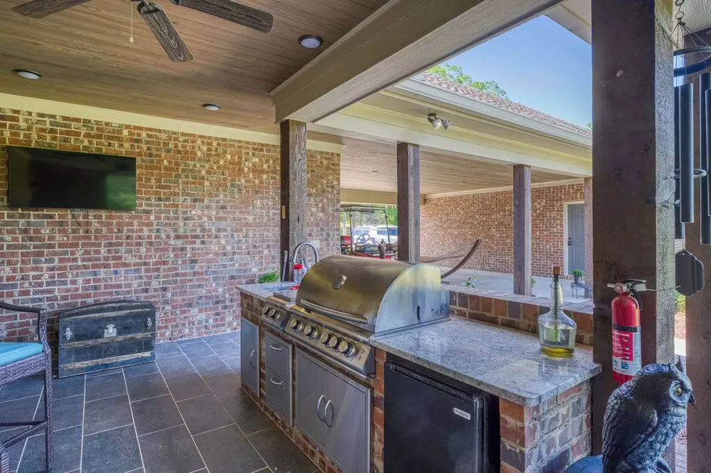 6103 County Road 37 South Hope Hull AL 36043