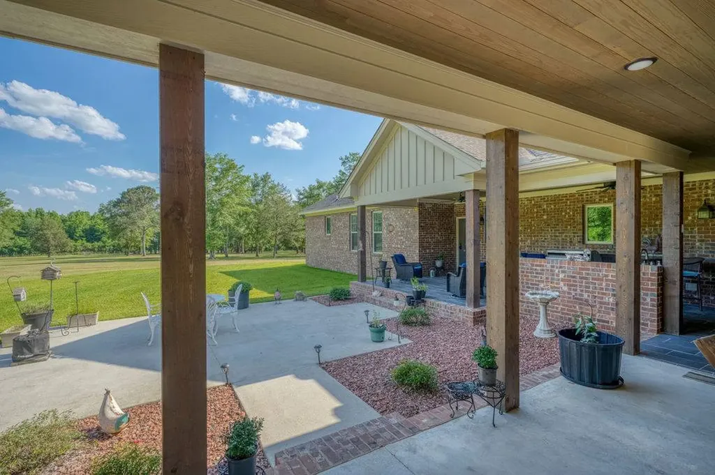 6103 County Road 37 South Hope Hull AL 36043