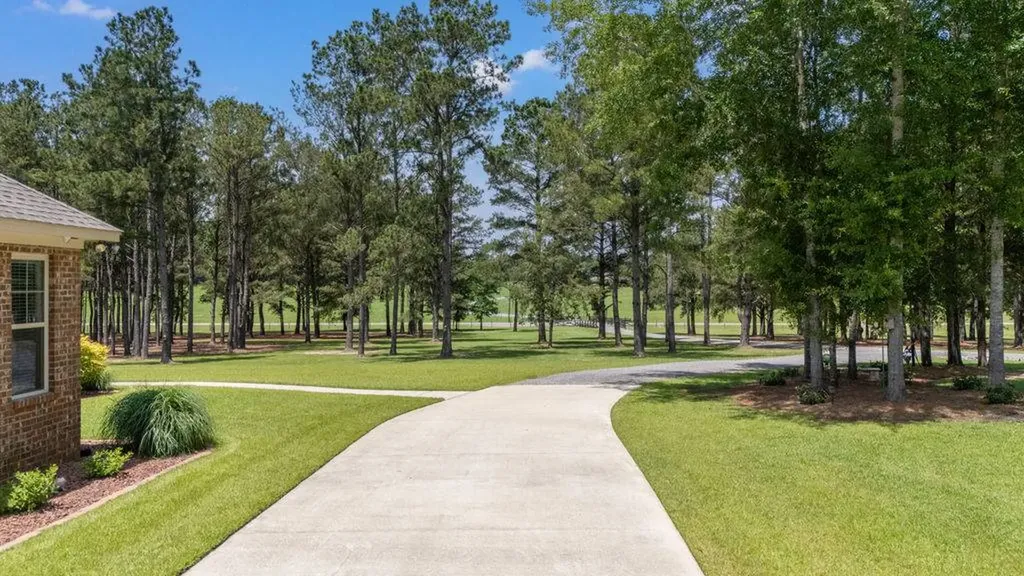 6103 County Road 37 South Hope Hull AL 36043