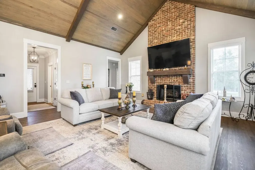 6103 County Road 37 South Hope Hull AL 36043