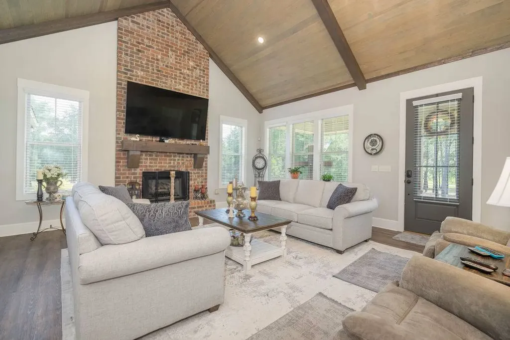 6103 County Road 37 South Hope Hull AL 36043