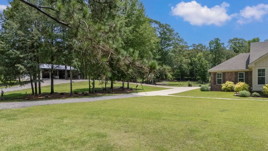 6103 County Road 37 South Hope Hull AL 36043