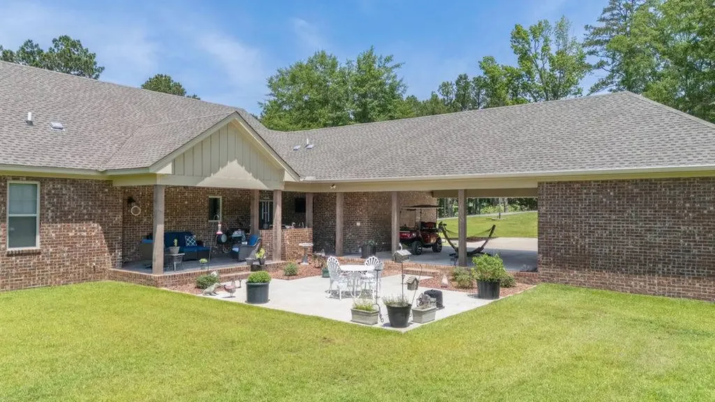 6103 County Road 37 South Hope Hull AL 36043