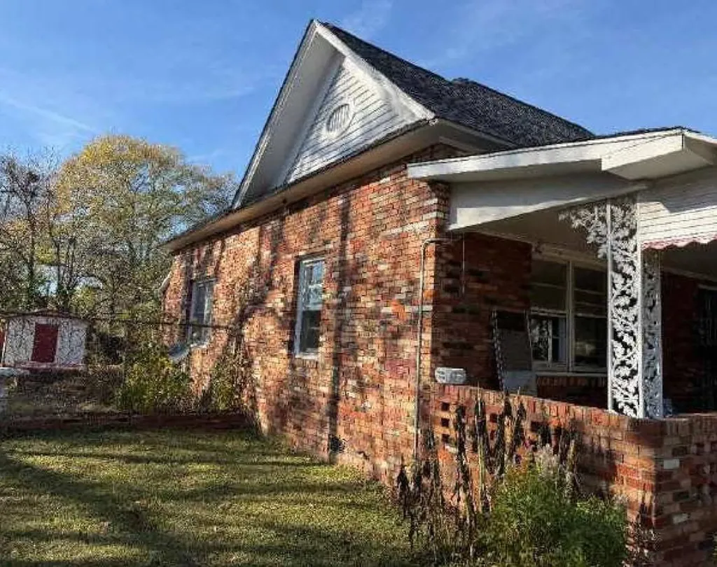 2210 Walnut Avenue Anniston AL 36201