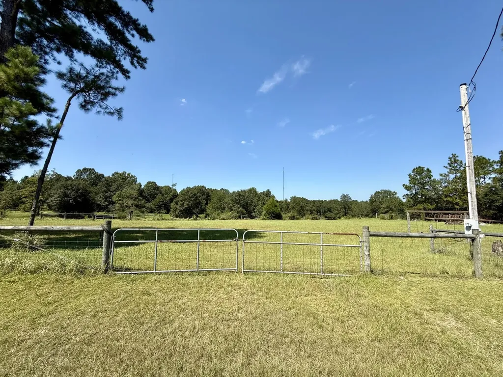 27505 Glass Road Robertsdale AL 36567