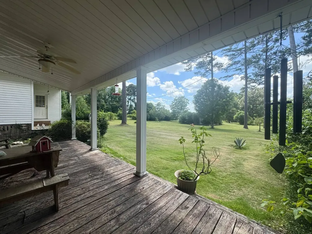 2706 Perry's Chapel Road Gainestown AL 36545