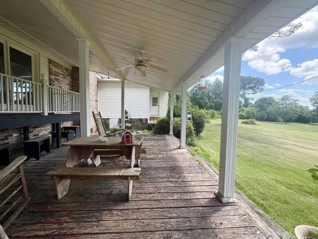 2706 Perry's Chapel Road Gainestown AL 36545