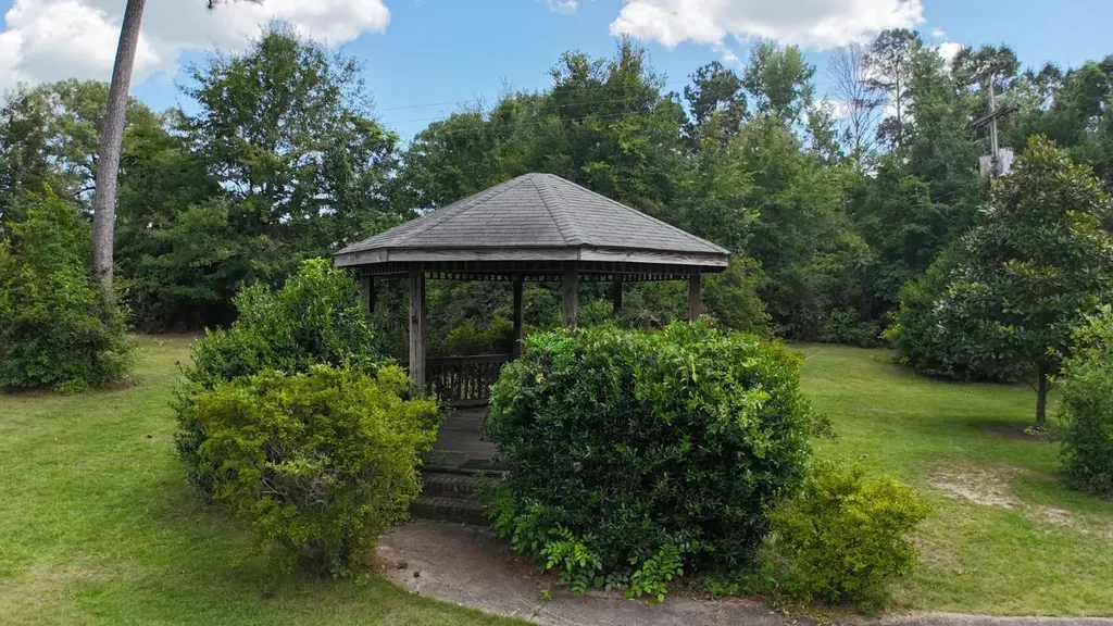 2706 Perry's Chapel Road Gainestown AL 36545