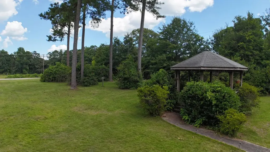 2706 Perry's Chapel Road Gainestown AL 36545