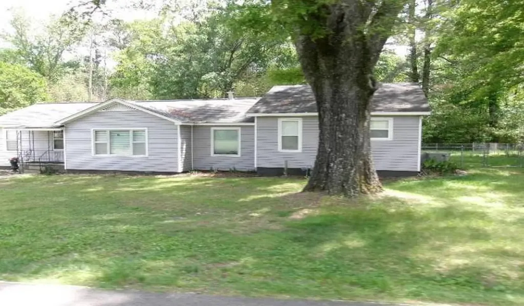 1004 Pinewood Avenue Bessemer AL 35023