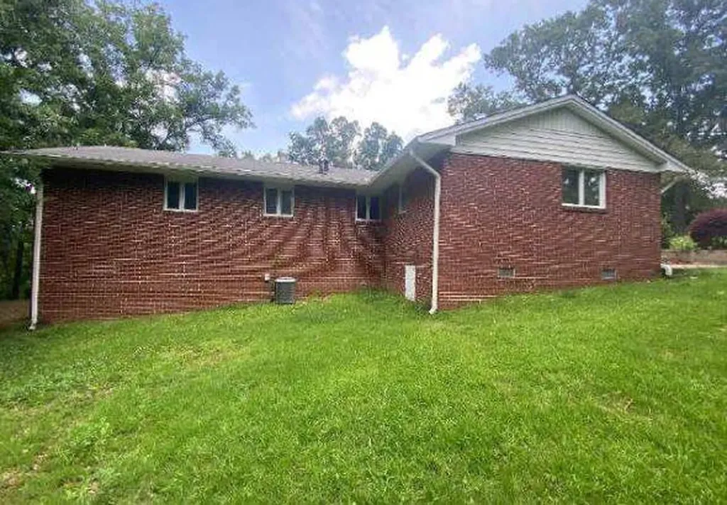 422 W 45th Street Anniston AL 36206