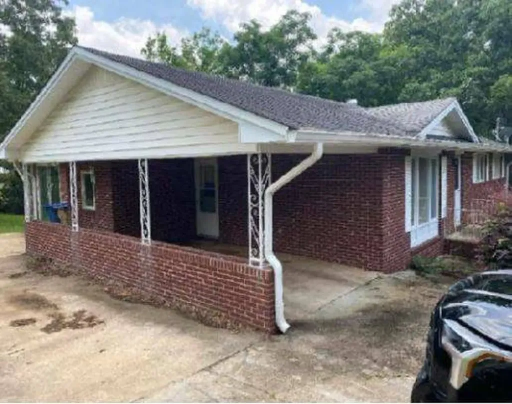 422 W 45th Street Anniston AL 36206