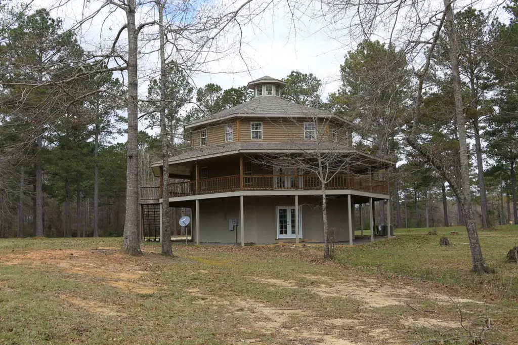 1864 Cove Lake Drive Camden AL 36726