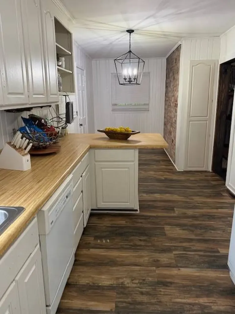 411 N Shiloh Street Linden AL 36748