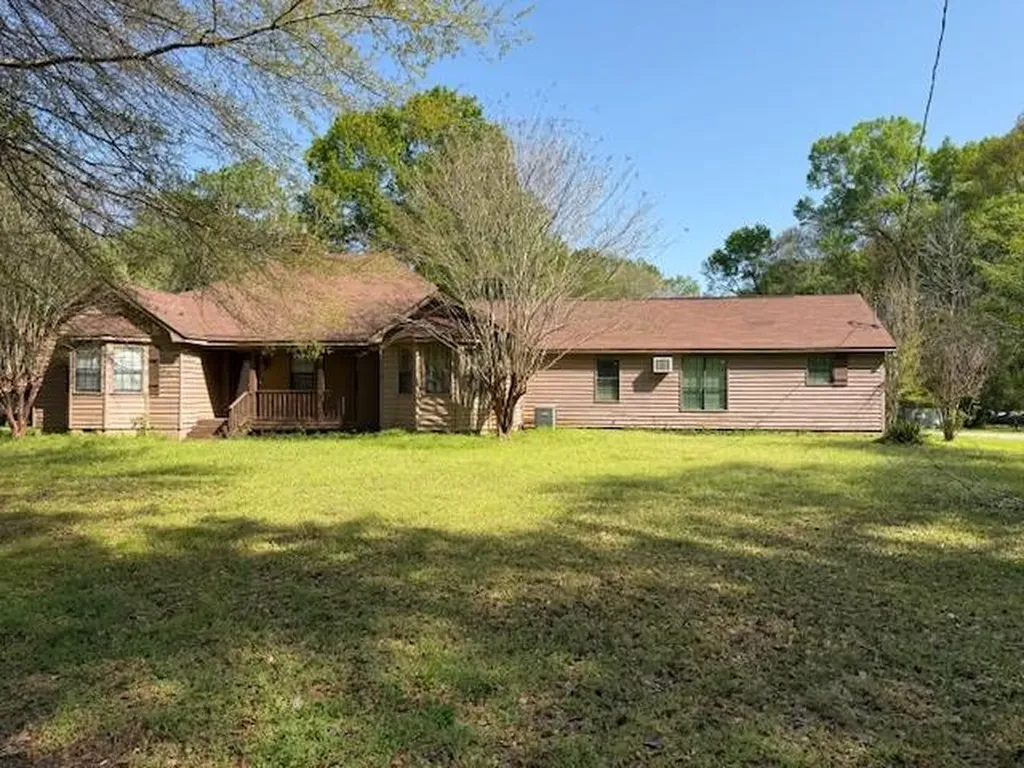 401 E. Center Avenue Linden AL 36748