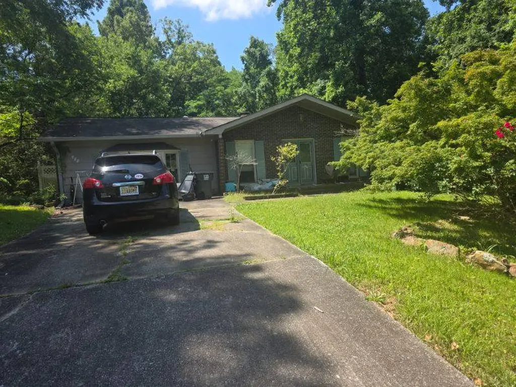 803 Mountain Drive Anniston AL 36206