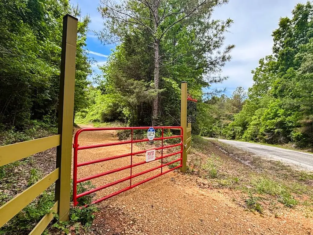 1 County Road 94 Hamilton AL 35570