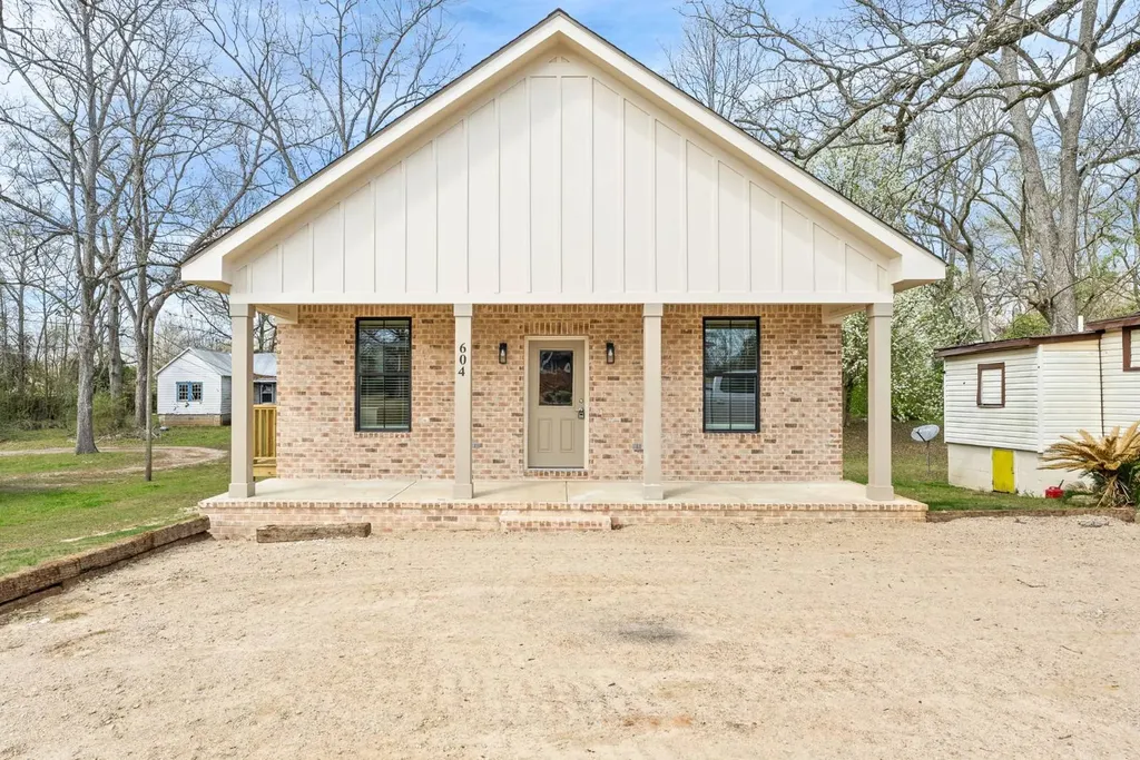 604 Martin Luther King Boulevard Opelika AL 36801