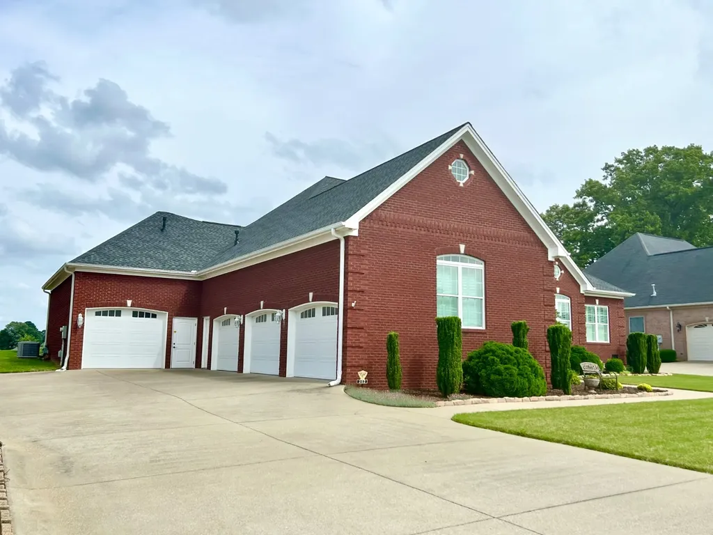 252 Plantation Springs Drive Florence AL 35630