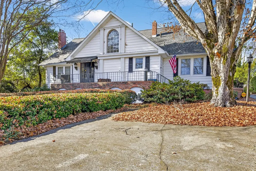 2738 Hilltop Circle Gadsden AL 35904