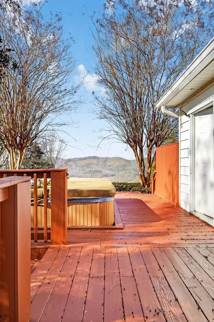 2738 Hilltop Circle Gadsden AL 35904