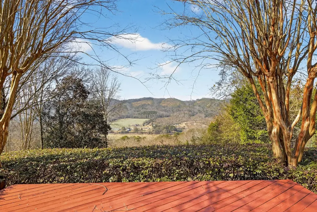 2738 Hilltop Circle Gadsden AL 35904