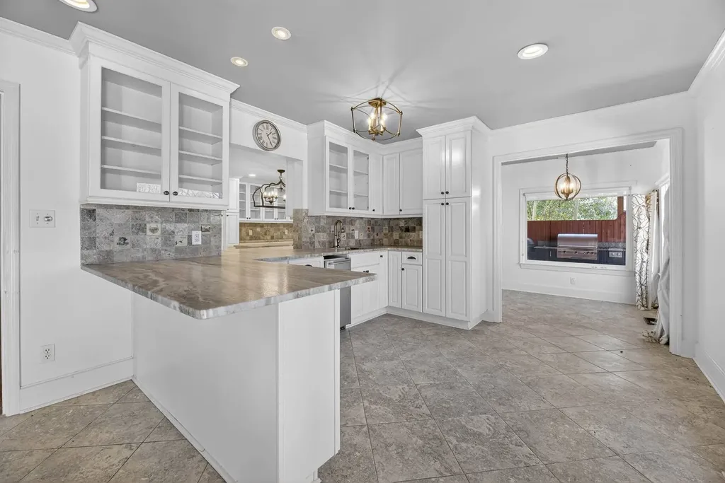 2738 Hilltop Circle Gadsden AL 35904