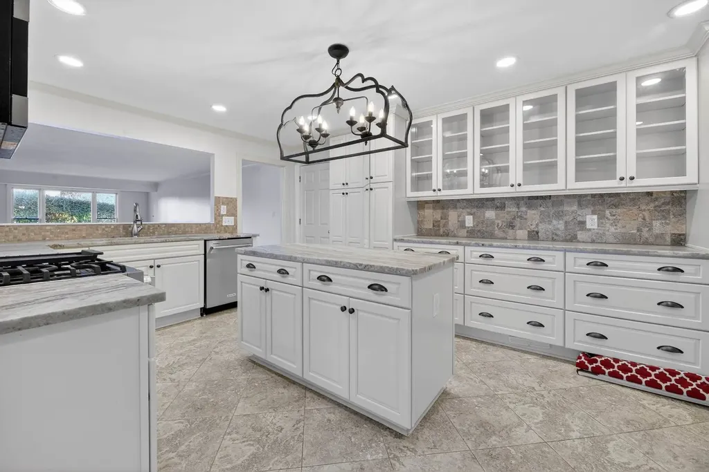2738 Hilltop Circle Gadsden AL 35904