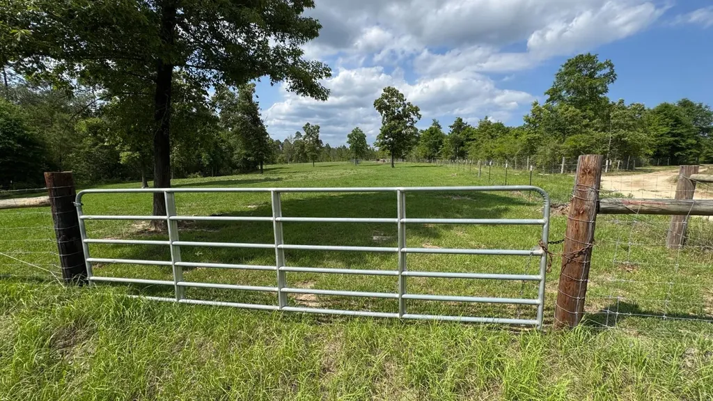 1297 Ernest Everett Road Vinegar Bend AL 36584