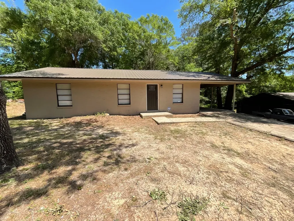 1327 Mixon School Road Ozark AL 36360