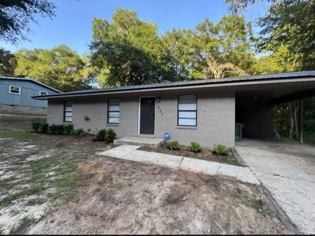 1327 Mixon School Road Ozark AL 36360