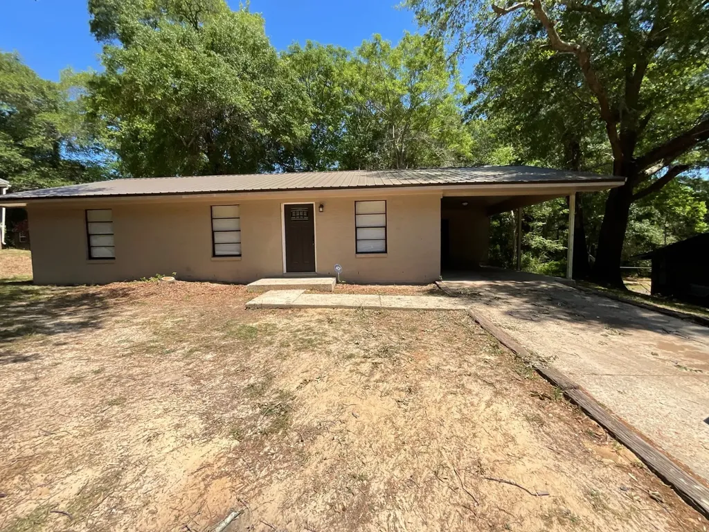 1327 Mixon School Road Ozark AL 36360
