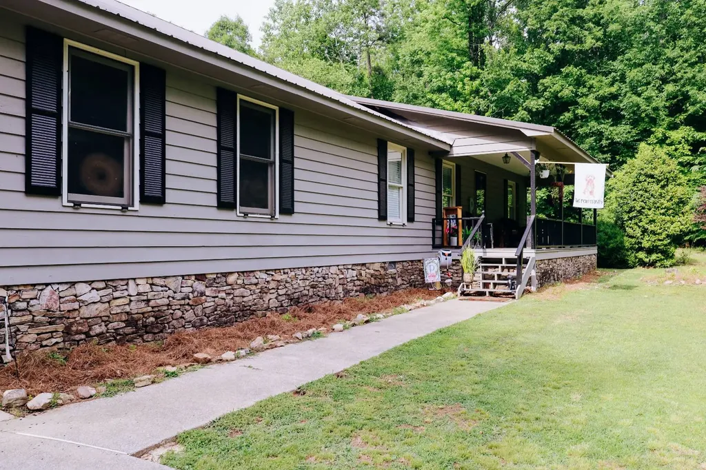 1202 Walker Drive Glencoe AL 35905