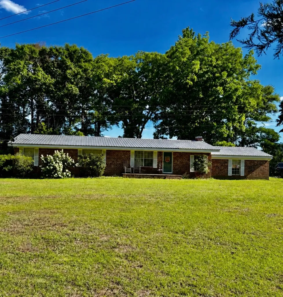 1095 Paragon Road Gilbertown AL 36908