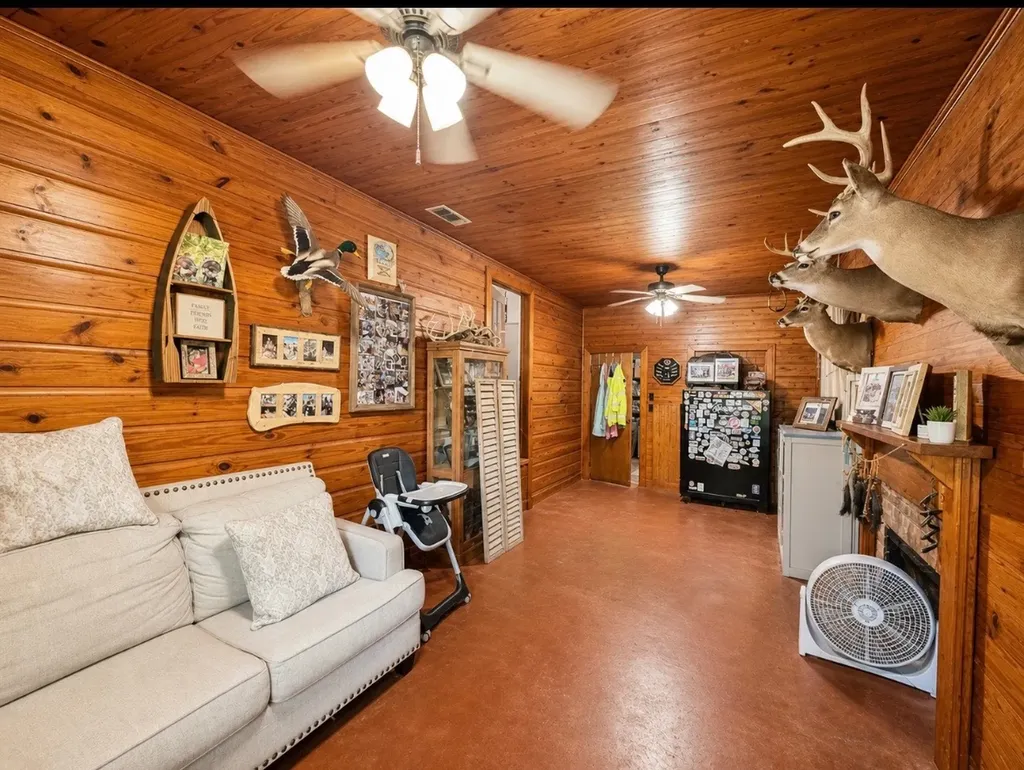 1095 Paragon Road Gilbertown AL 36908
