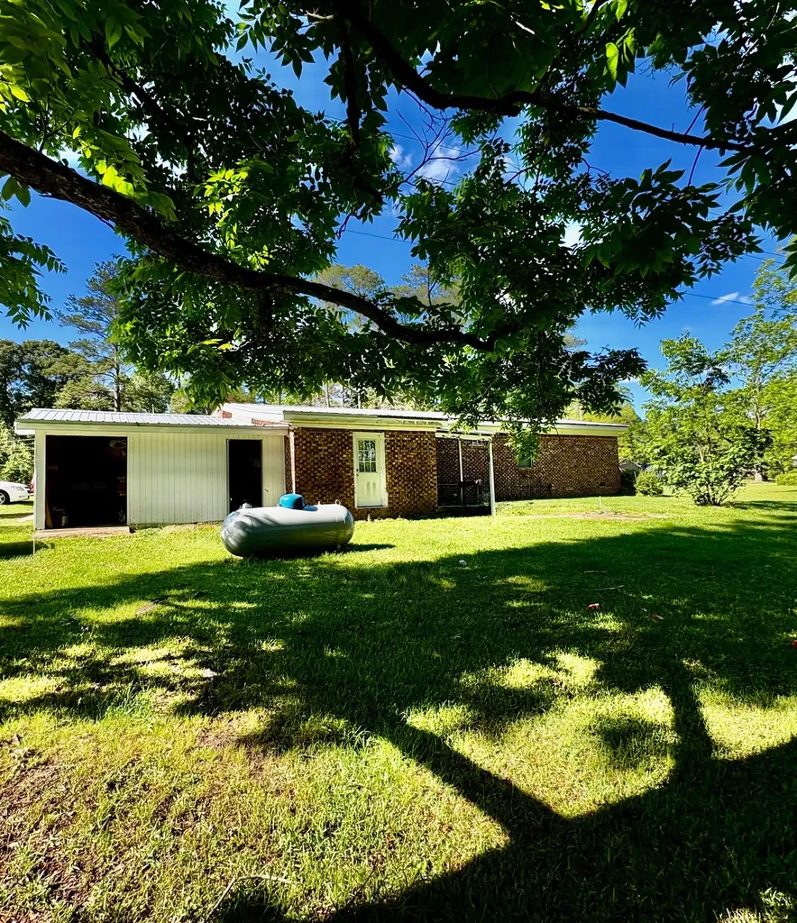 1095 Paragon Road Gilbertown AL 36908