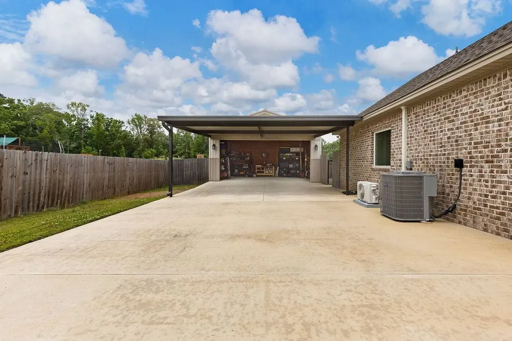 463 County Road 40 East Deatsville AL 36022