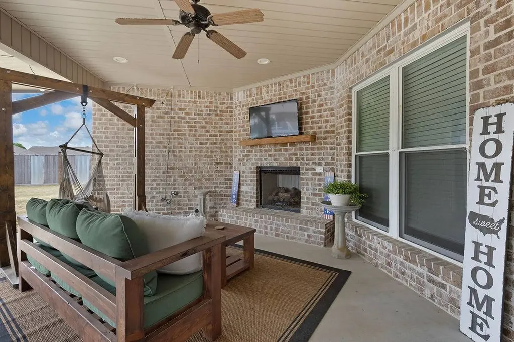 463 County Road 40 East Deatsville AL 36022