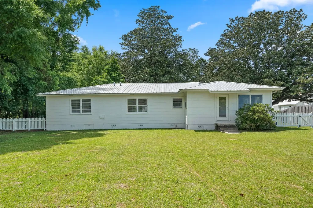 208 N. Ingleside Street Fairhope AL 36532